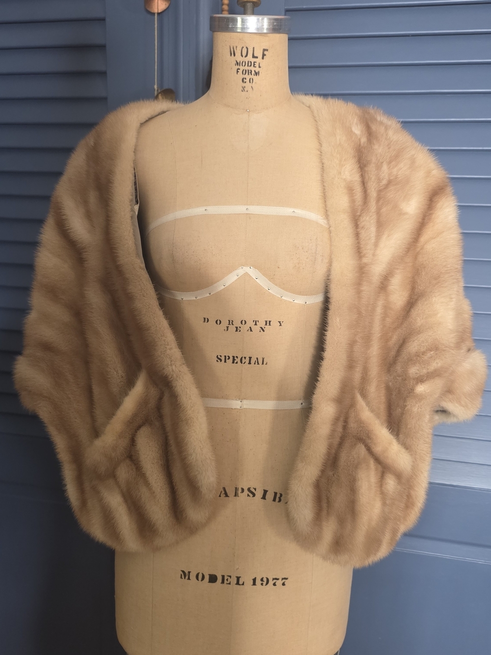 PRISTINE Vintage 1950s Orchid Pastel Mink Fur Stole Cape Wrap – MINT
